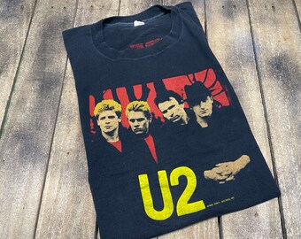 M * vintage 80s 1983 U2 War t shirt * Under a blood red sky tour concert 37.167