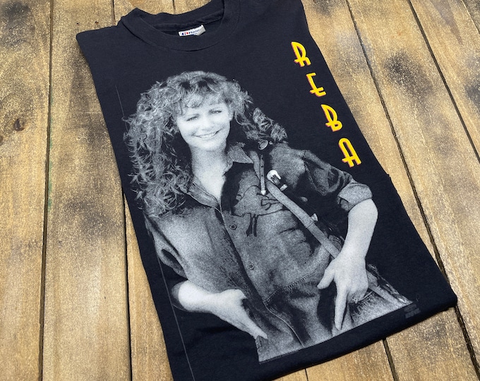 M * vintage 1992 Reba McEntire t shirt * concert tour country music 13.182