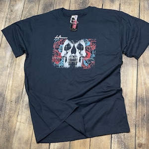 May include: Black t-shirt with a white skull graphic and red and blue roses. The text "Deftones" is printed on the shirt.