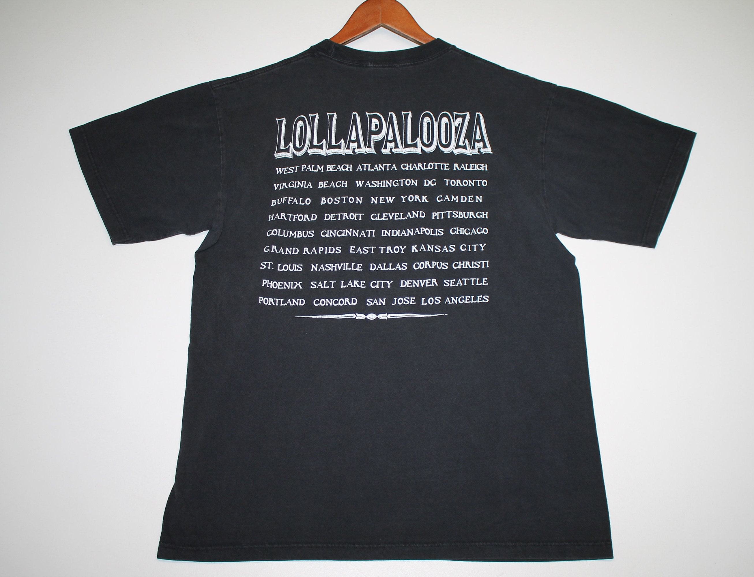 90s lollapalooza vintage T-shirt 1997年 Vintage 1997 Lollapalooza Summer of Noise Shirt RARE Sz XL