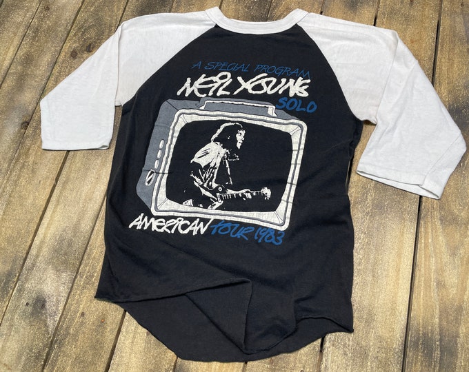 XS * vintage 1983 Neil Young raglan tour t shirt * concert band tee * 51.167