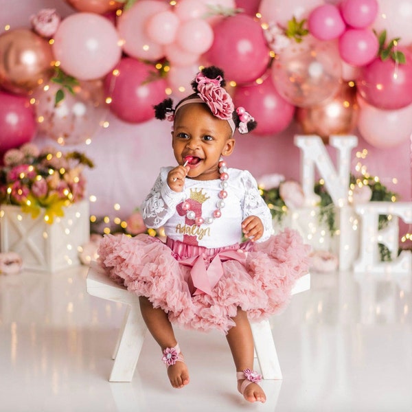 Baby Girl Personalized 1st Birthday Outfit in Rose Gold and Gold,  Birthday Princess first Birthday Photos and Cake Smash,  Gift for Girl