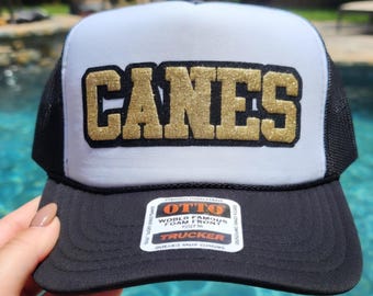 Casquette trucker personnalisée avec prénom en relief et paillettes | Personnaliser pour une mascotte, un esprit d'école, un baseball
