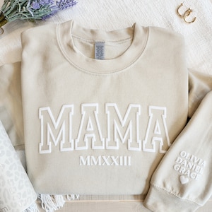 Personalized Mama Sweatshirt with Kid Names on Sleeve, Mothers Day Gift, Birthday Gift for Mom, Minimalist Cool Mom Sweater, New Mom Est