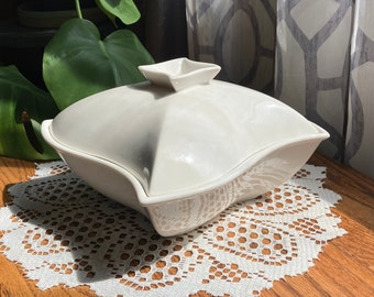 Godinger White Ceramic Wavy Serving Dish With Lid