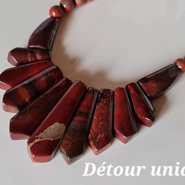 Sublime collier jaspe arc-en-ciel rouge naturel, avec les accessoires en laiton, 18.5 pouces (47.1 cm) 