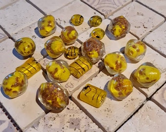 Lot de 20 perles en verre artisanale lampwork jaune  mixte ~15à35mm