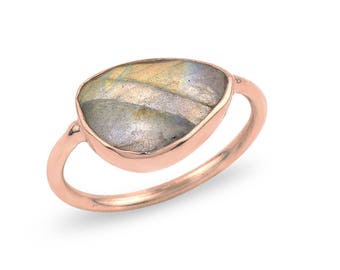 Anillo de oro rosa de labradorita de plata, anillo de labradorita, anillo de piedra preciosa genuina, anillo de labradorita natural, anillo delicado, labradorita de oro rosa