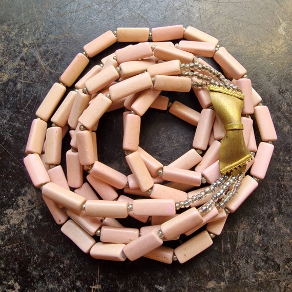 Old African necklace made of clay beads, handmade around 1970, pastel pink, vintage necklace, brass clasp