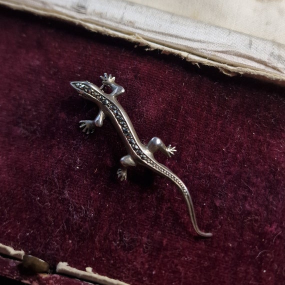 Small Art Nouveau lizard brooch, 835 silver, marcasites, Art Deco, around 1930, gekko