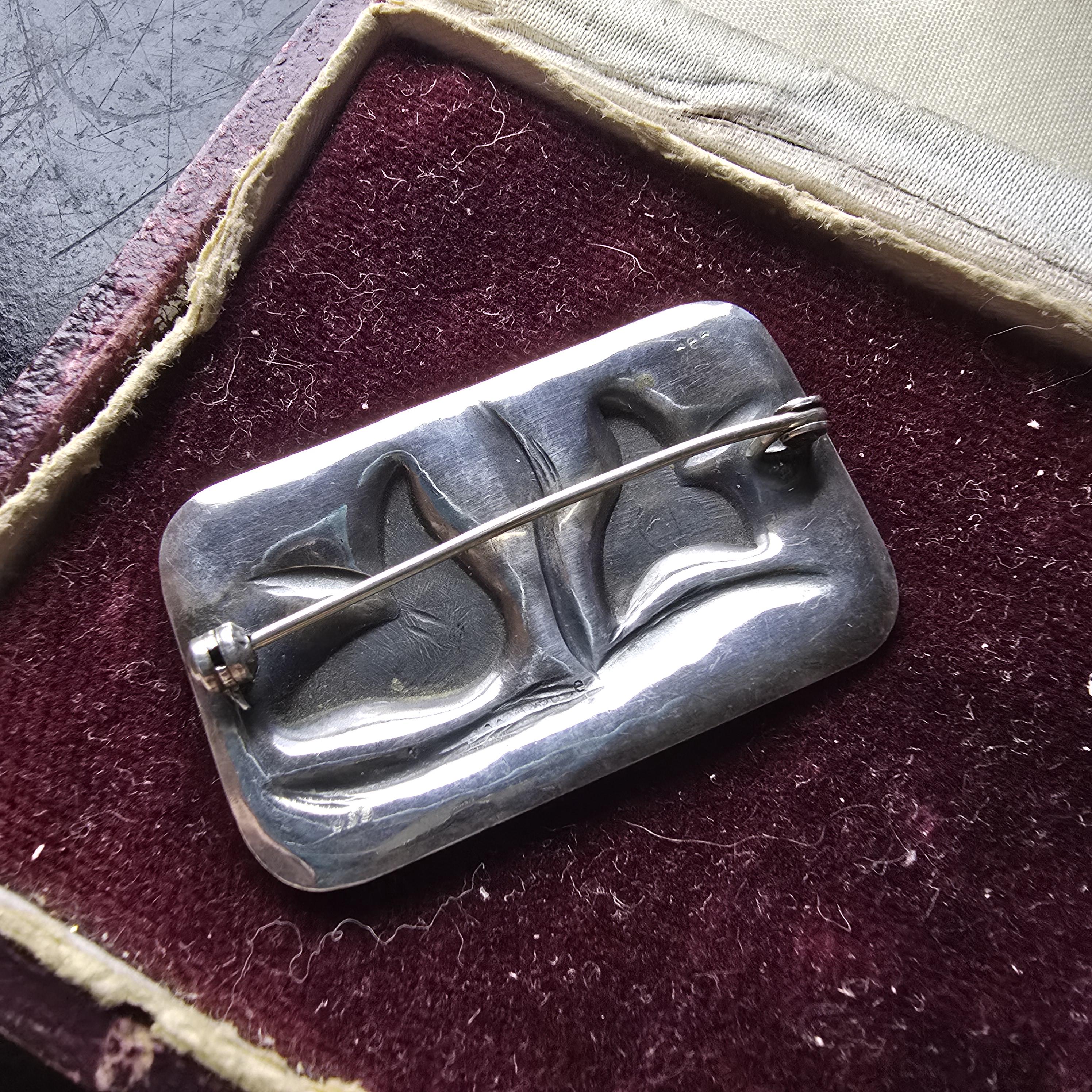 ANCIENNE BROCHE FANTAISIE VINTAGE au DÉCOR GRAVÉ de FLEURS et OISEAUX vers 1930