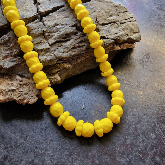 Bohemian glass yellow necklace chain glass chain lemon yellow, yellow, Neugablonz, spring, magnetic clasp