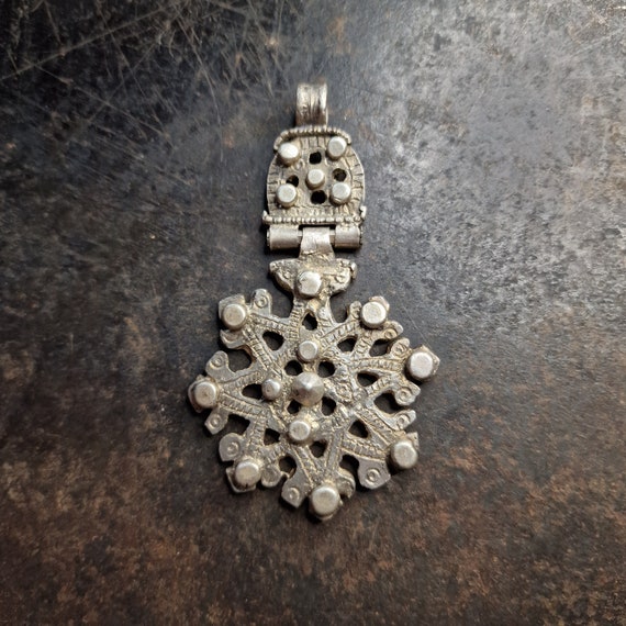Old large Moroccan Berber pendant made of silver, star, moveable, solid pendant, handmade, tribal jewellery, 36 grams, Africa