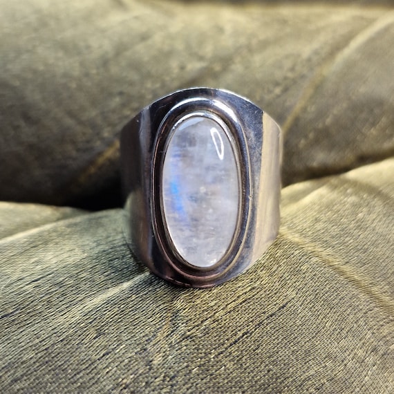 Indian 925 silver ring with classic setting with moonstone, ethno, boho, tribal