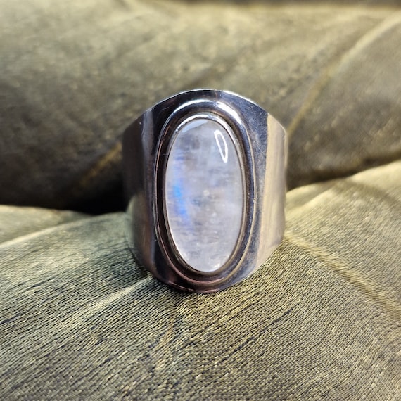 Indian 925 silver ring with a classic setting with moonstone, ethno, boho, tribal