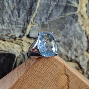 Large 925 silver ring with blue aquamarine 925, beautifully crafted, elegant, modern, designer ring, sterling silver, faceted