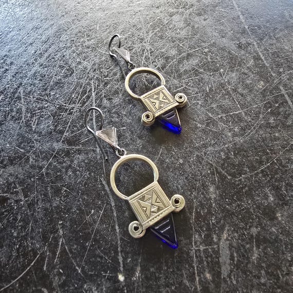 Very old Berber jewelry earrings with blue glass, silver jewelry Berber jewelry, hanging earrings, glass, Morocco, Africa, ethnic