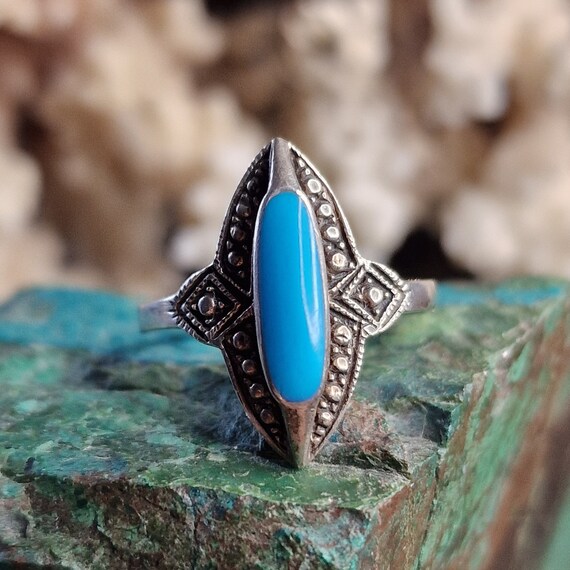 Vintage 925 sterling silver ring with a natural turquoise, finely worked, art deco style, handmade, boho