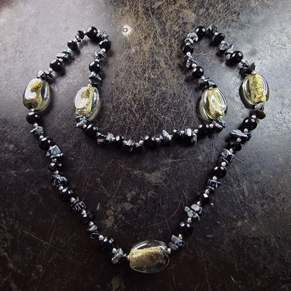 Modern Murano necklace with snowflake obsidian, cut glass, with 24k in the glass, black and white, elegant, Venetian