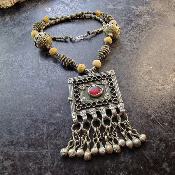 Collier ancien Afghan avec laiton, verre et os, vintage, bijoux traditionnels Ethno, plaqué argent, tribal, bohème, berbère