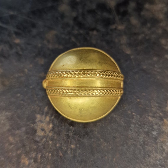 Rare L.A CANO brooch round, shield, button, gold plated museum replica (24k gold plated), pre-Columbian style 017