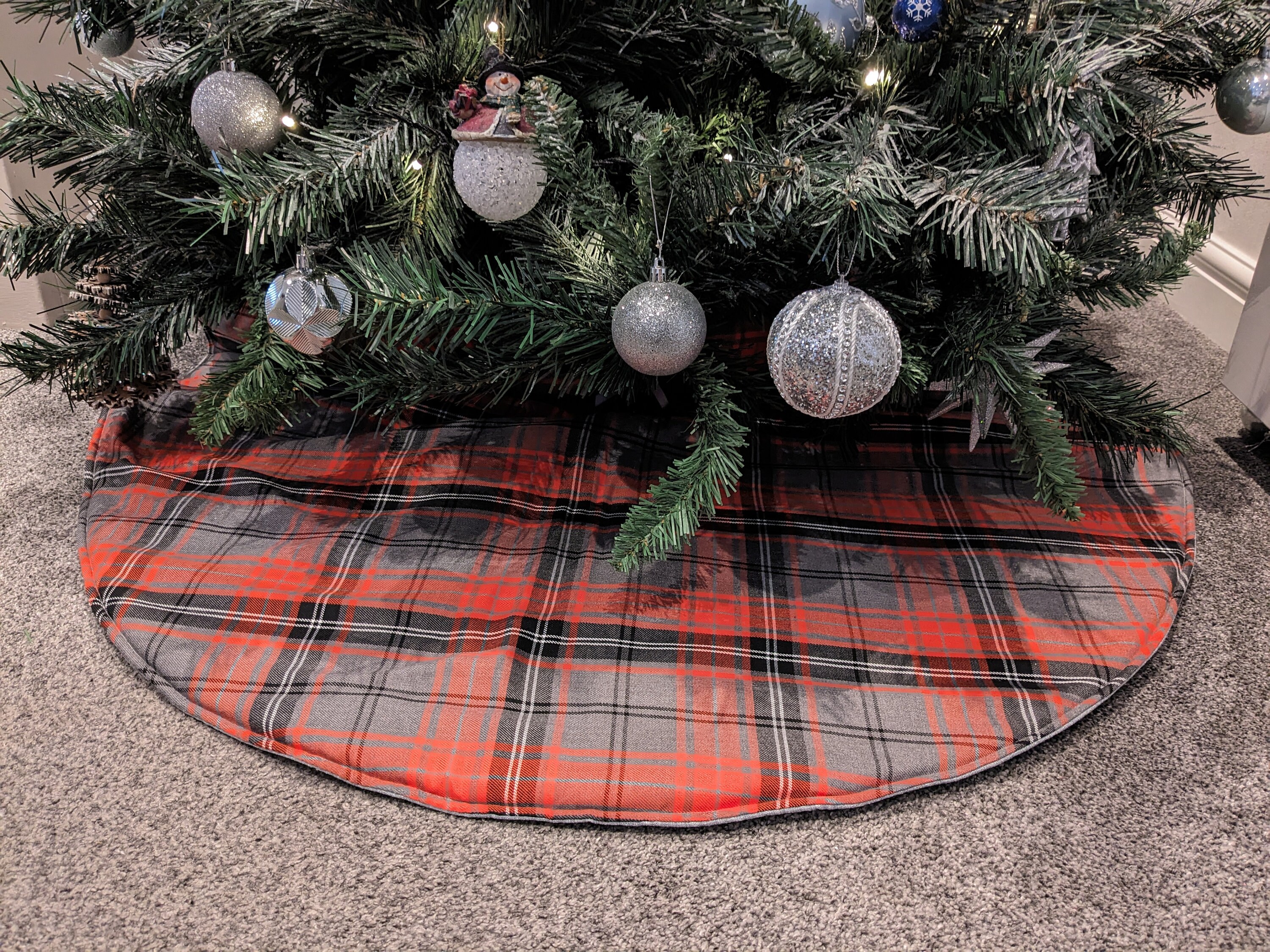 Flannel christmas top tree skirt