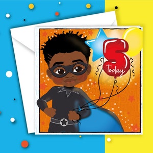 Tarjeta de cumpleaños número 5 para un niño negro superhéroe: hijo, sobrino, nieto / Cinco hoy / Niño moreno alegre / Saludos / Afroamericano / Empoderador