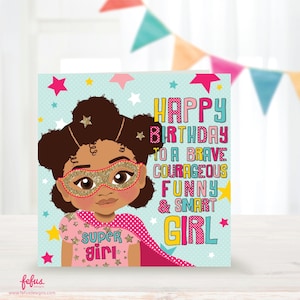 Biglietto di auguri di compleanno con affermazione "Superhero Girl" - con un personaggio marrone disegnato a mano e carino di Fefus Designs