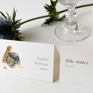 Cartões de lugar de casamento, cartões de mesa dobráveis botânicos com dois amantes sonhadores, cartões de assento personalizados com ilustração original