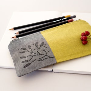 Linen pouch hand-printed, linen case with floral drawing, lino-print textile, original pencil or cosmetic bag with metal zipper image 1
