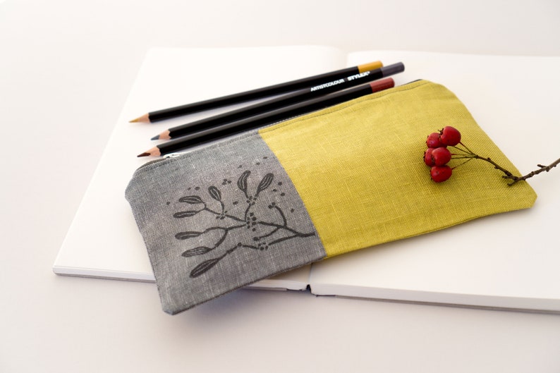 Linen pouch hand-printed, linen case with floral drawing, lino-print textile, original pencil or cosmetic bag with metal zipper image 1