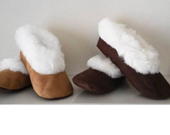 The best Peruvian unisex Alpaca Fur Slippers-   Handmade Peruvian Fuzzy  Slippers- Special gift