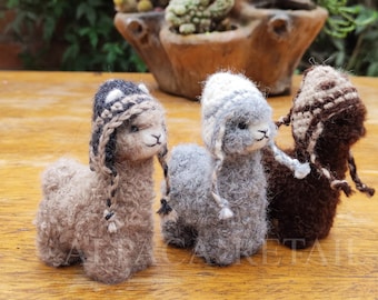 3,5 po. Sculptures d'alpaga feutrées à l'aiguille avec chullo ou chapeau Animaux feutrés à la main en fibre d'alpaga