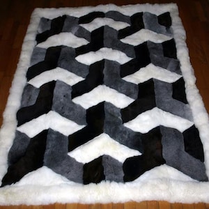 40 x 46 IN  Alpaca fur Rug.&quot;Y&quot; Design. Soft peruvian alpaca fur gray Black made in Peru for bedroom living room
