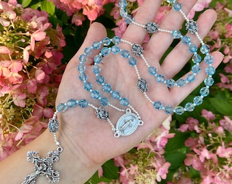 Różaniec z kryształu akwamarynowego z okazji urodzin, prezent religijny, prezent na pierwszą komunię świętą, prezent na chrzest dla dziecka, różaniec ślubny w kolorze niebieskim