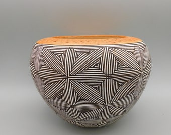 Stunning Juana Leno Acoma Fine line Vase with Corrugated top