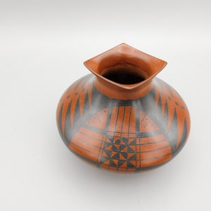 Mata Ortiz Casas Grandes Geometric Vase by Yoly Ledezma