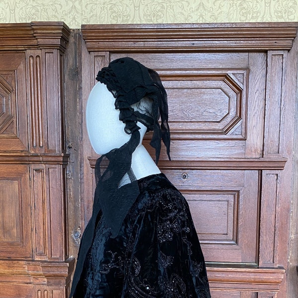 Bonnet de deuil en crêpe noir victorien antique français avec noeuds et rubans