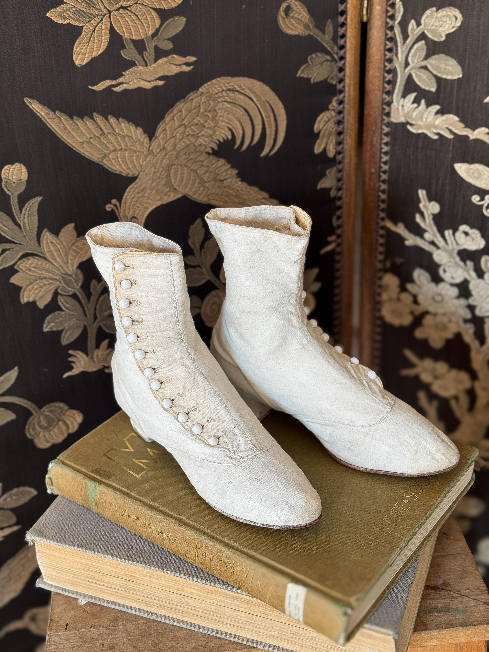 1860年代のフランスのアンティークボタンブーツ、ビクトリア朝の