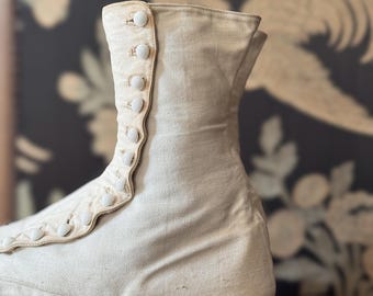 1860年代のフランスのアンティークボタンブーツ、ビクトリア朝の