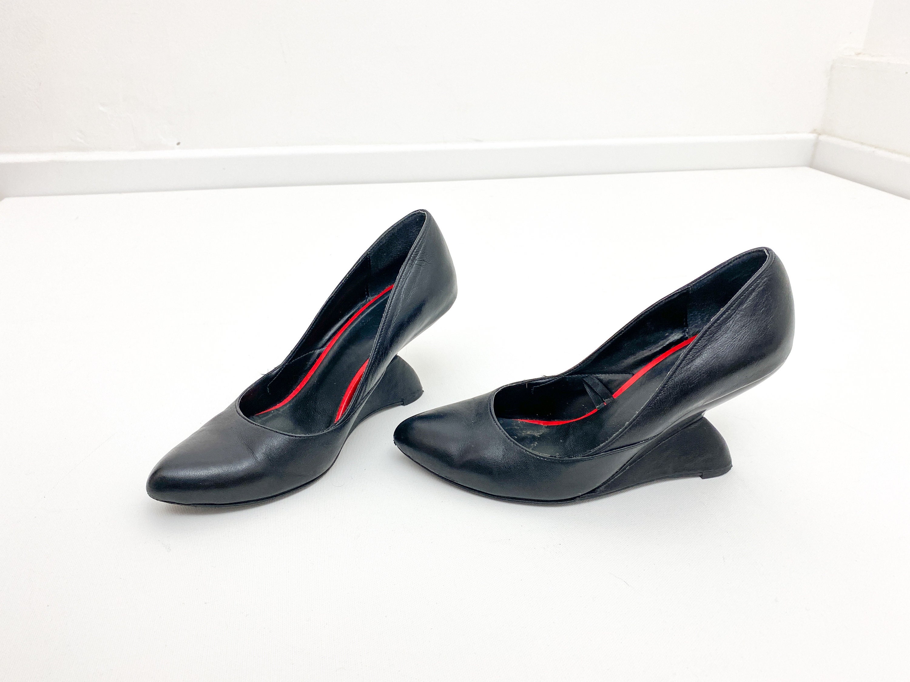 49  Curved wedge heel shoes for Girls