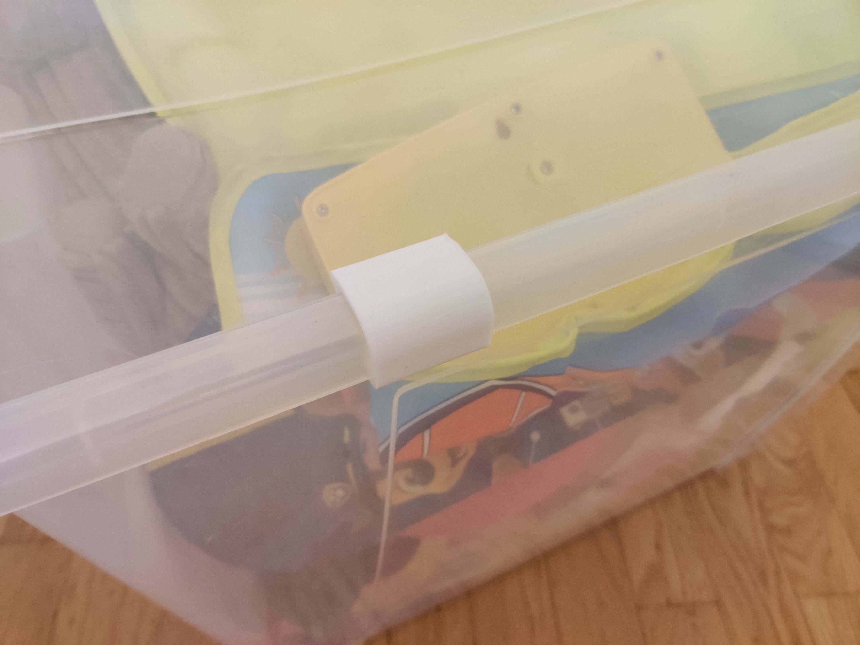 Ikea Samla Clips for 45 65 Liter Boxes 50 Locking Clips for 19.90 Euros