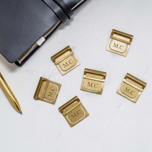 Juego personalizado de 6 clips de índice de metal de latón con nombre o iniciales, clips de papel de latón personalizados, marcapáginas de latón, regalo para estudiantes