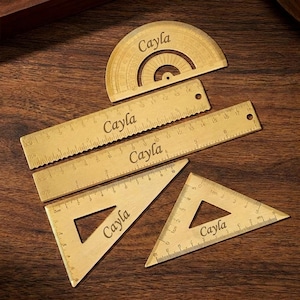 Règle en laiton personnalisée avec nom, règle rapporteur, règle triangulaire, règle cadeau personnalisée, outil de dessin gravé, idée cadeau de mesure personnalisée