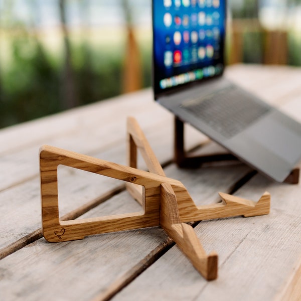 Jack Snipe laptop stand: minimalist, portable, foldable and eco-friendly (made of oak wood)