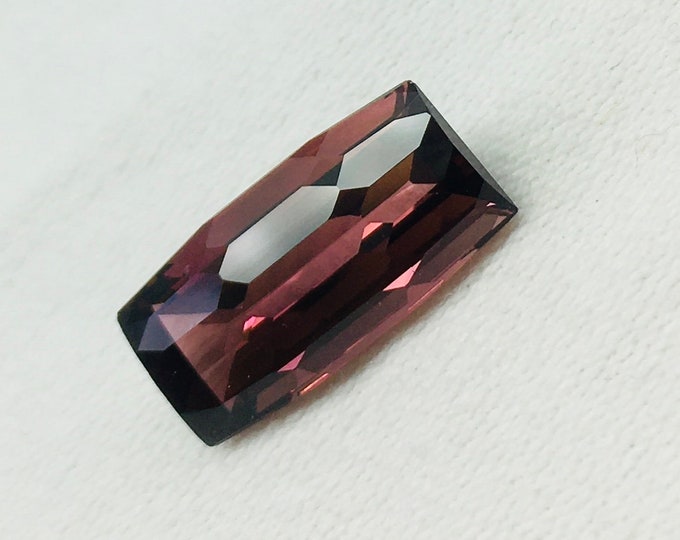 Natural PINK TOURMALINE/Bagate shape/5.25 carats/W 7.50MM L 15.50MM H 5.50MM/Topmost quality gemstone/Fancy cutting/For designers use/Best