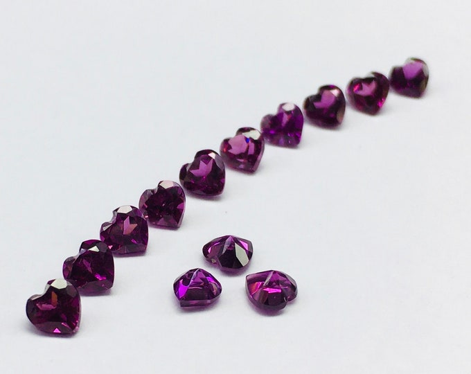 Natural RHODOLITE Cut Stone/4MM HEART/Perfect magenta color/hand carved from top/beautiful color of Rhodolite/every piece is selected