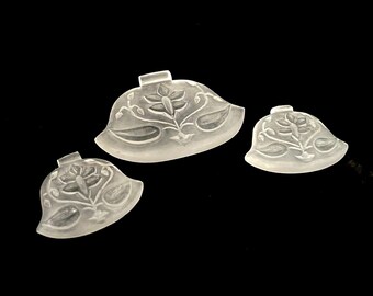 Natural Frosted ROCK CRYSTAL/Earring W 34MM L 27MM H 5.00MM/Pendant W 52MM L 39MM H 5.5MM/Fancy carving/For designers use