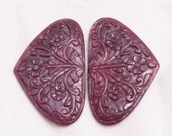 Met de hand gesneden cabochons met robijnrode hart, bloemensnijwerk van edelstenen (set van 2)