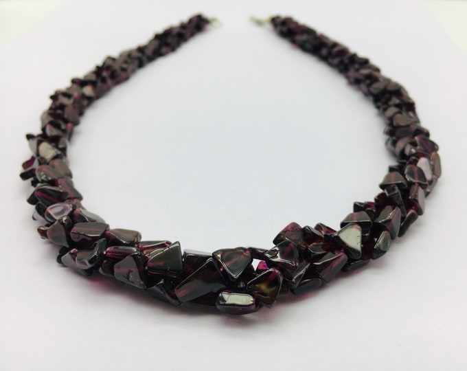 Natural PURPLE GARNET/Smooth/Triangle/5x5MM till 8x8MM/420.00 Carats/69.00 Dollars/925 Sterling Silver Lobster Clasp/Unique Necklace